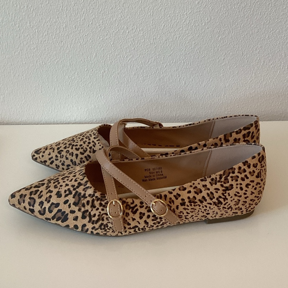 New WB Journee Collection Leopard Print Women's Flats - Picture 2 of 5